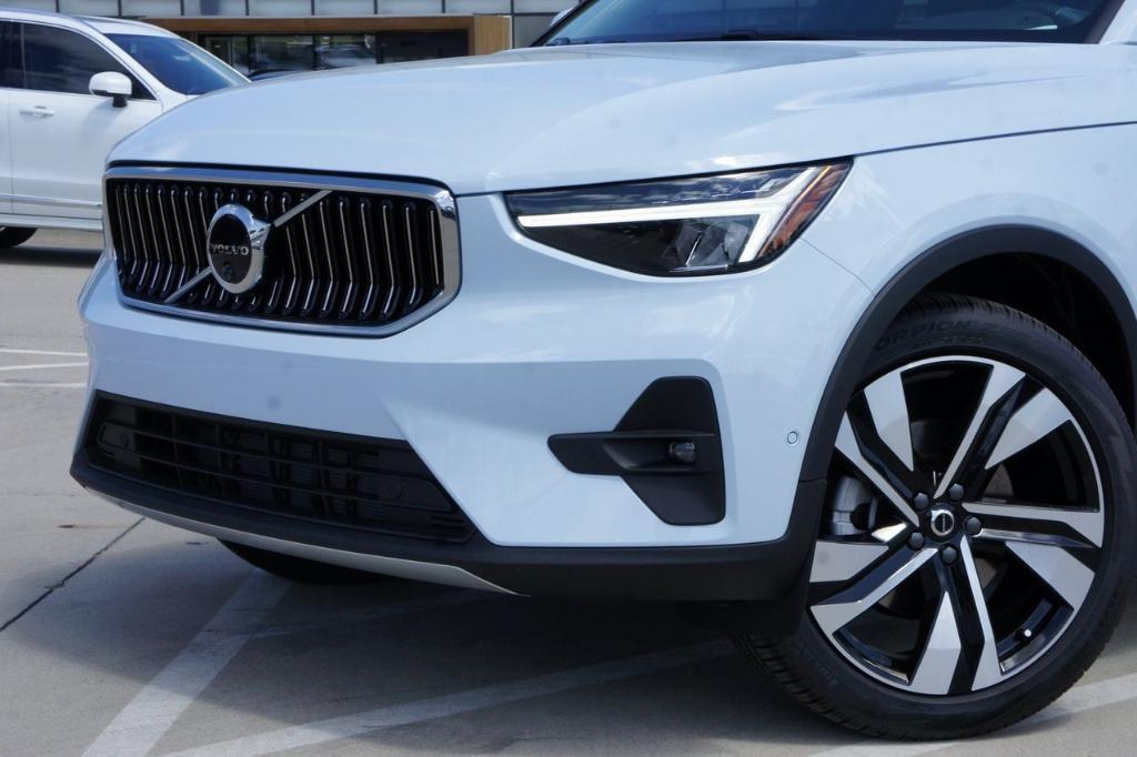 new 2025 Volvo XC40 car, priced at $49,440