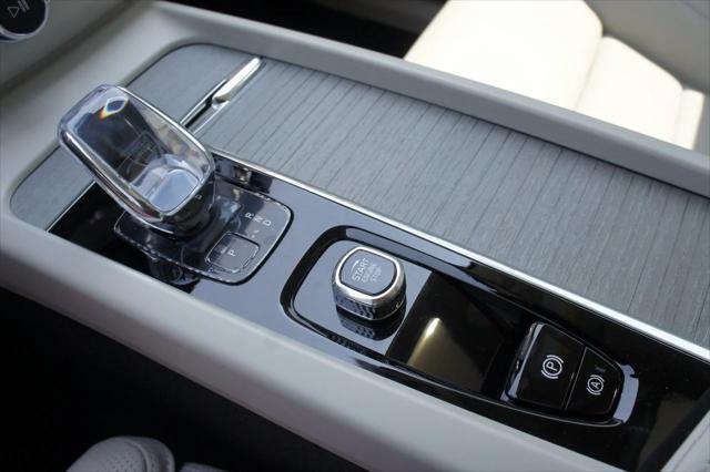 new 2025 Volvo XC60 car, priced at $60,660