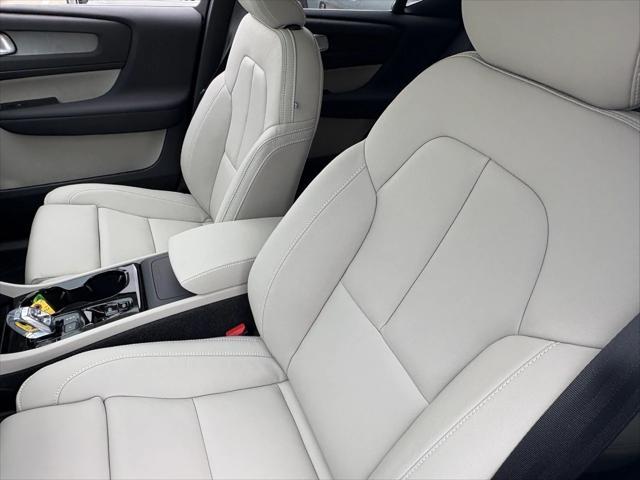 new 2025 Volvo XC40 car, priced at $51,015