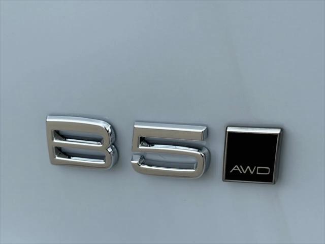 new 2025 Volvo XC40 car, priced at $51,015
