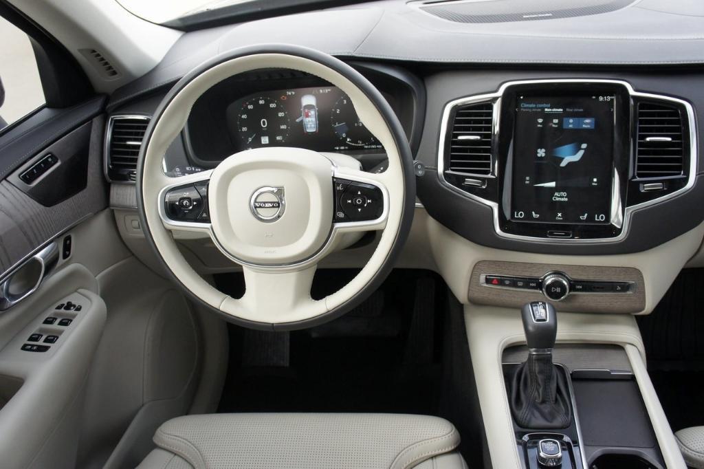 used 2021 Volvo XC90 car, priced at $46,289
