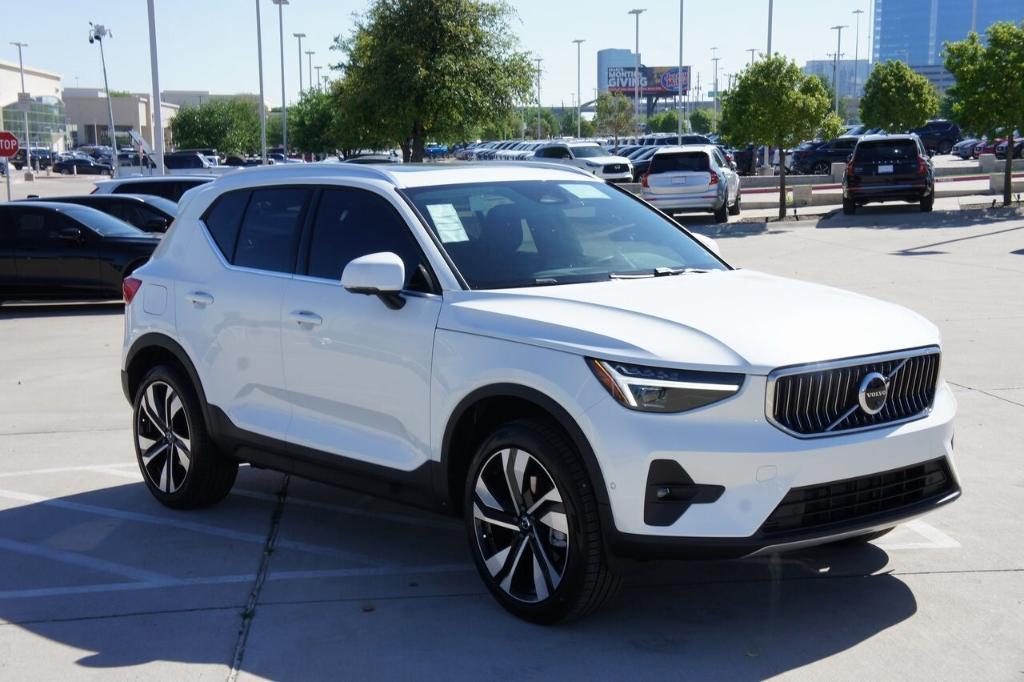 new 2024 Volvo XC40 car, priced at $51,220