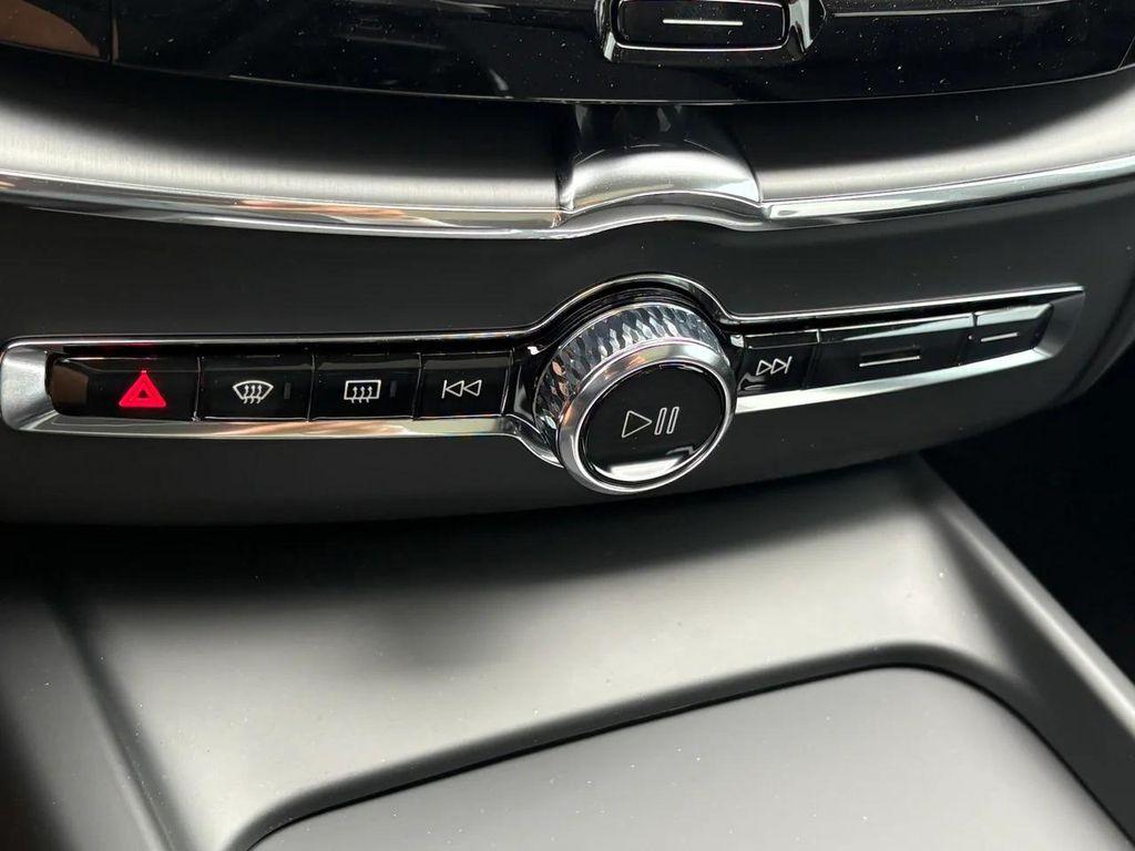 new 2025 Volvo XC60 car, priced at $50,285