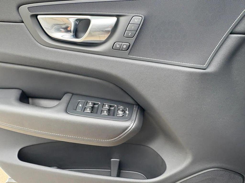 new 2025 Volvo XC60 car, priced at $50,285
