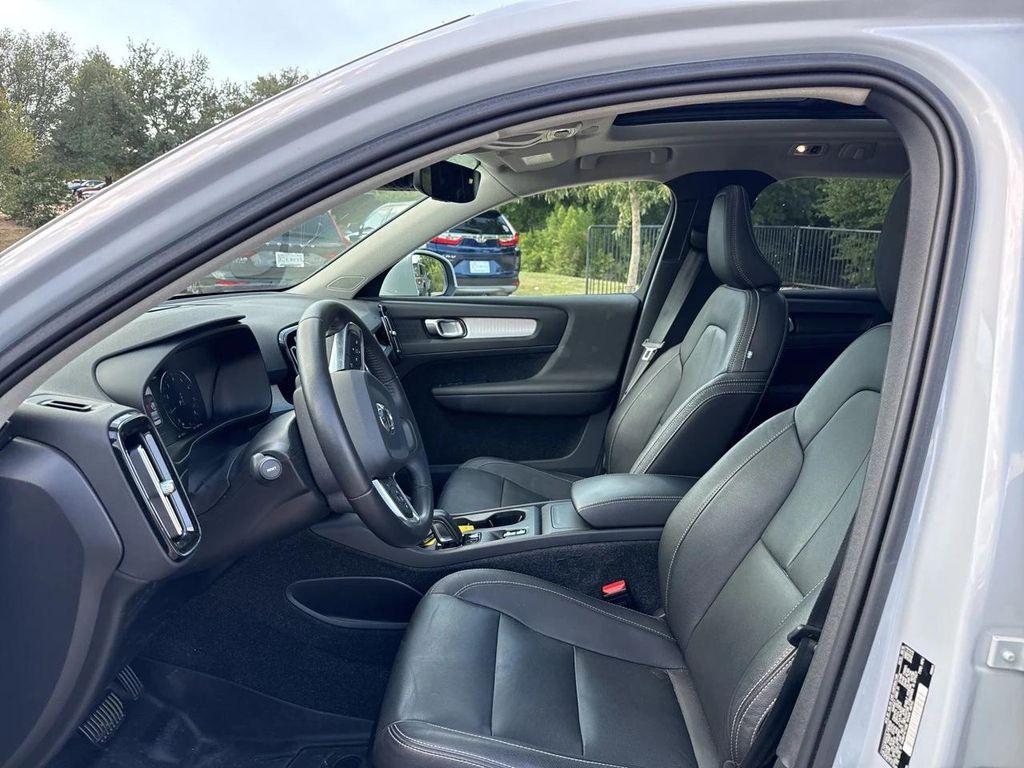 used 2020 Volvo XC40 car, priced at $25,900