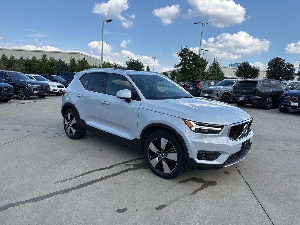 used 2020 Volvo XC40 car, priced at $25,900