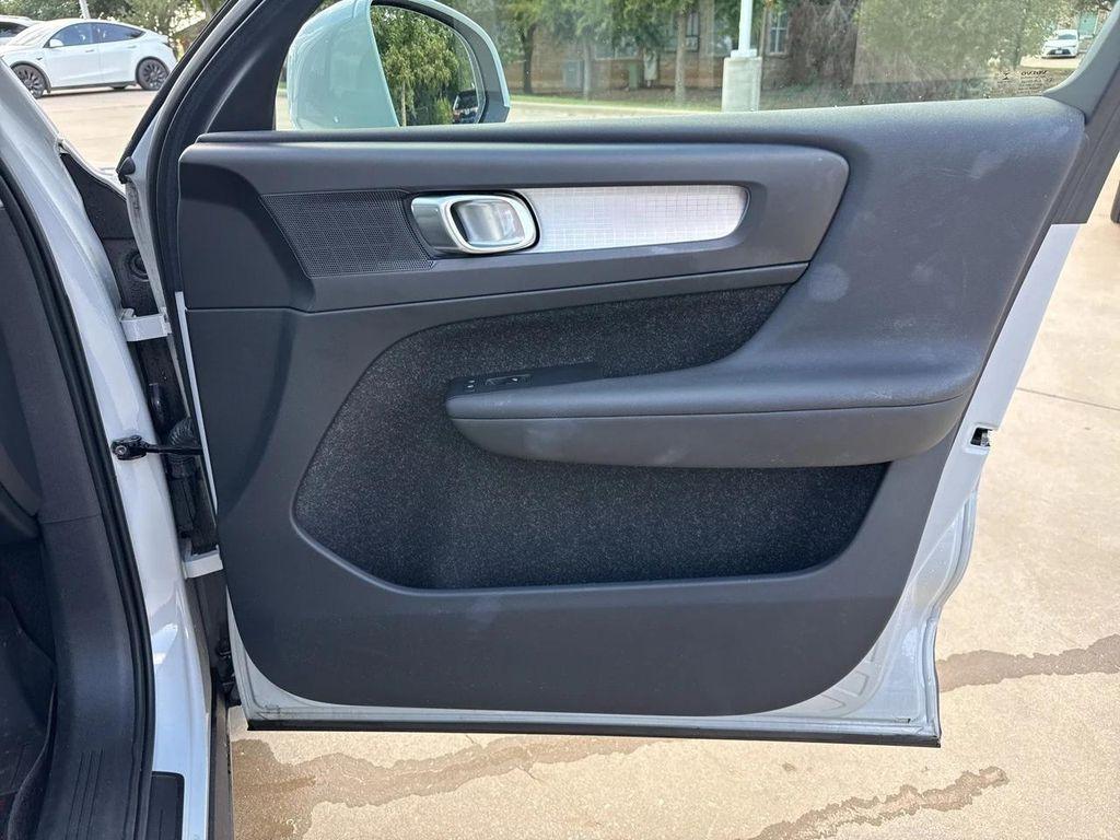 used 2020 Volvo XC40 car, priced at $25,900