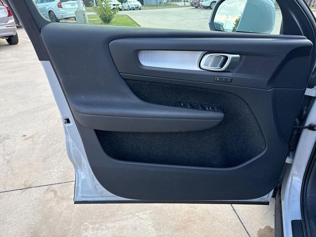 used 2020 Volvo XC40 car, priced at $25,900