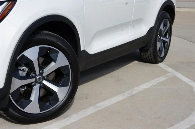 new 2025 Volvo XC40 car, priced at $45,465