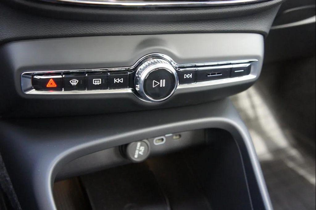 new 2025 Volvo XC40 car, priced at $45,465