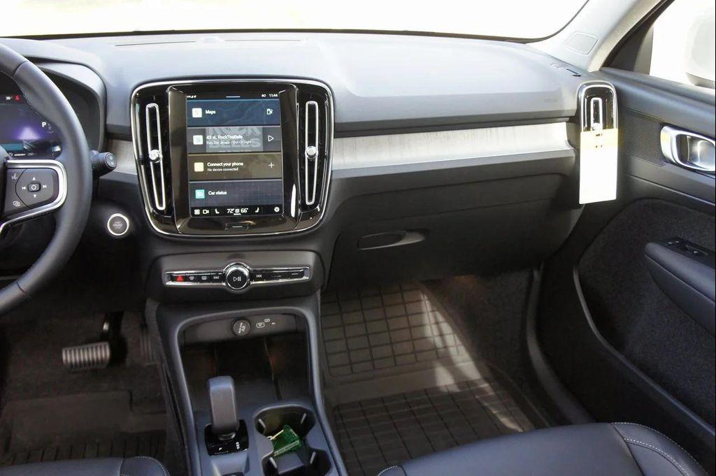 new 2025 Volvo XC40 car, priced at $45,465