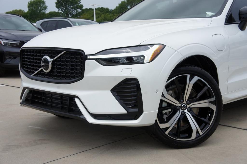 new 2025 Volvo XC60 Plug-In Hybrid car, priced at $73,275