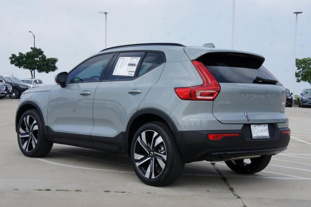 new 2024 Volvo XC40 car, priced at $49,377