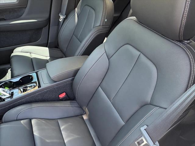 new 2025 Volvo XC40 car, priced at $51,565