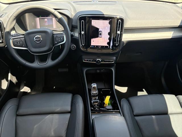 new 2025 Volvo XC40 car, priced at $50,610