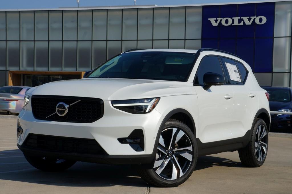 new 2024 Volvo XC40 car, priced at $46,211