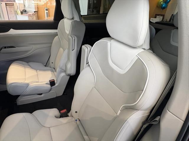 new 2025 Volvo EX90 car, priced at $84,200