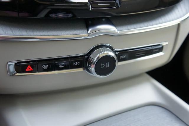 new 2025 Volvo XC60 car, priced at $60,660