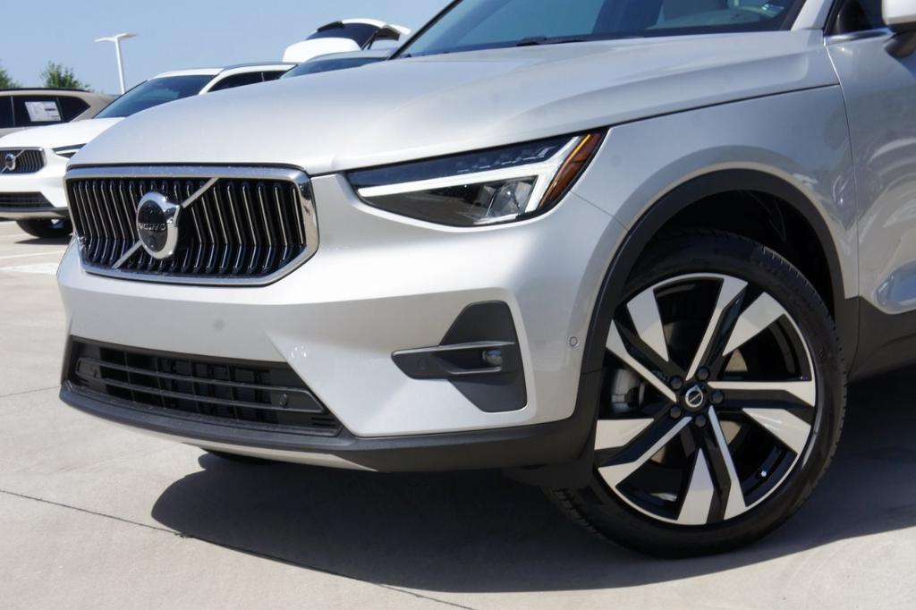 new 2025 Volvo XC40 car, priced at $49,435