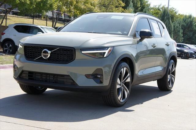 new 2025 Volvo XC40 car, priced at $49,810