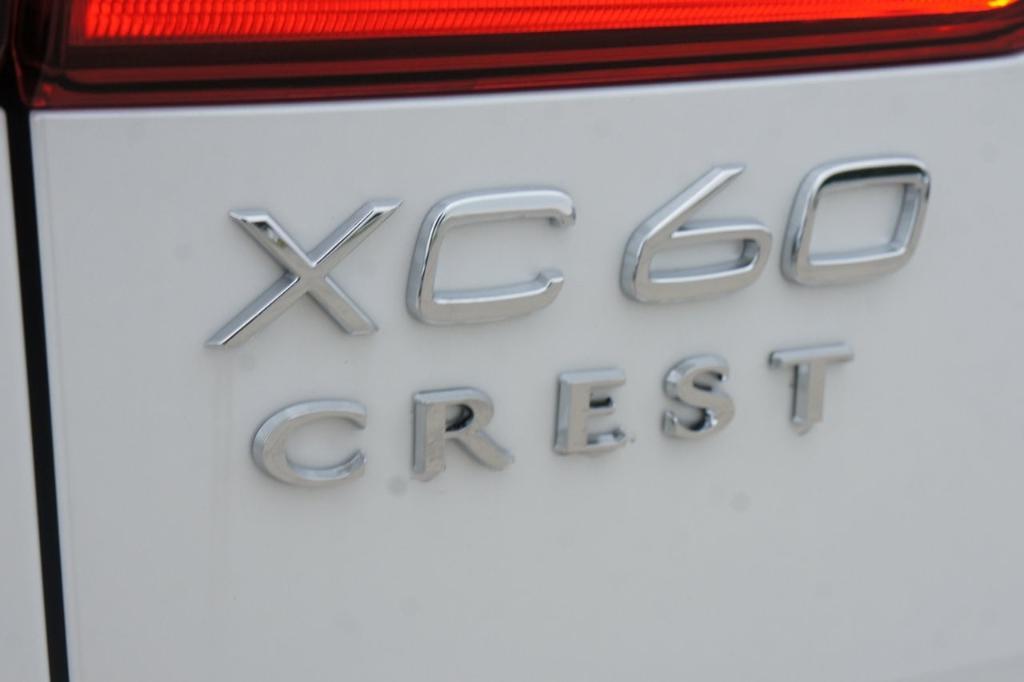 new 2025 Volvo XC60 Plug-In Hybrid car, priced at $62,680