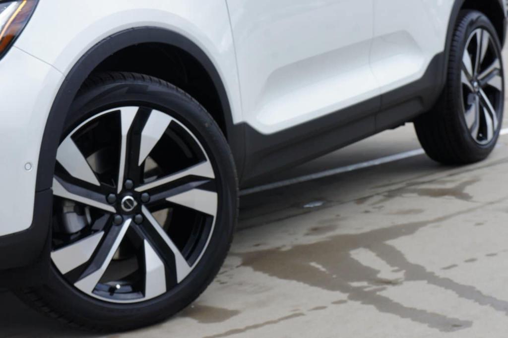 new 2024 Volvo XC40 car, priced at $50,720