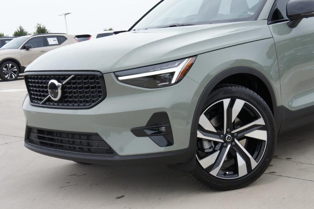 new 2025 Volvo XC40 car, priced at $50,590