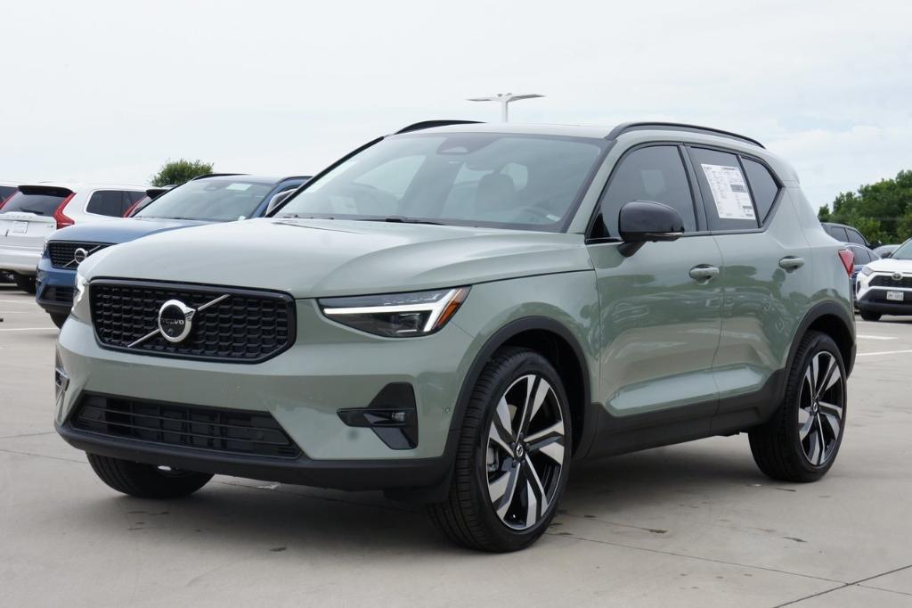 new 2025 Volvo XC40 car, priced at $50,590