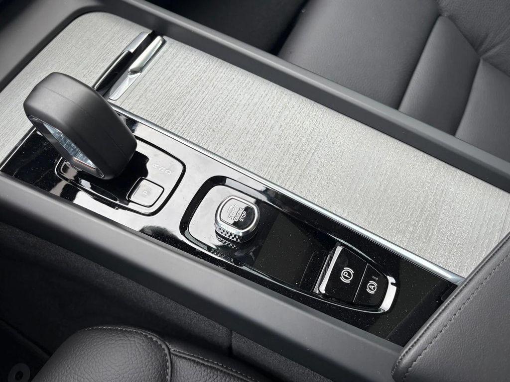 new 2025 Volvo XC60 car, priced at $56,160