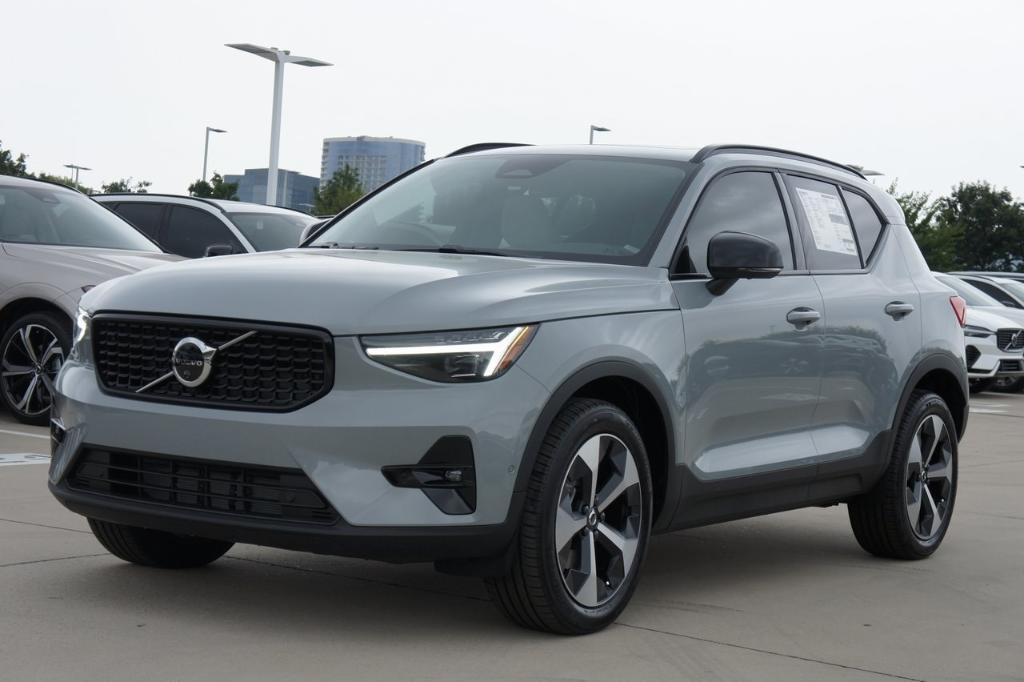 new 2025 Volvo XC40 car, priced at $48,315