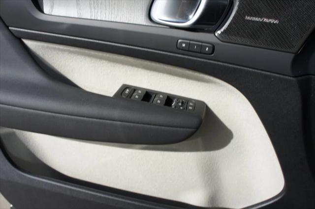 new 2025 Volvo XC40 car, priced at $51,015