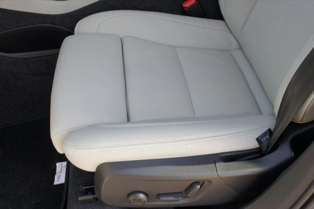 new 2025 Volvo XC40 car, priced at $51,015