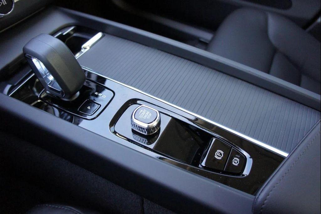 new 2025 Volvo XC60 car, priced at $49,895