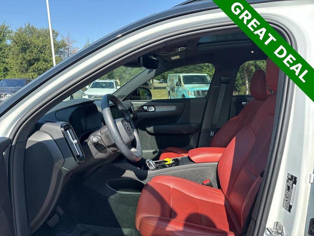 used 2020 Volvo XC40 car, priced at $26,400