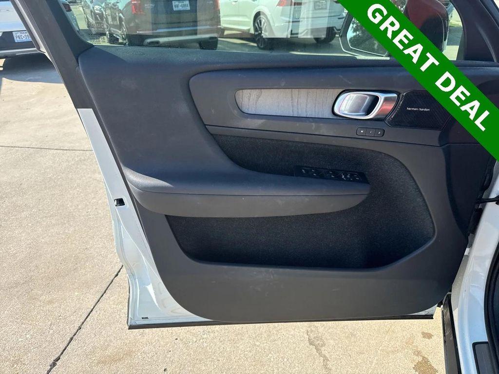 used 2020 Volvo XC40 car, priced at $26,400