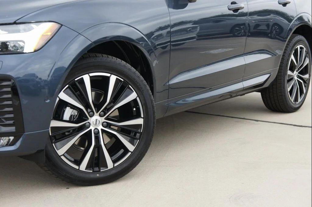 new 2025 Volvo XC60 car, priced at $55,360
