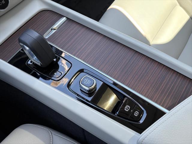 used 2022 Volvo XC60 Recharge Plug-In Hybrid car, priced at $37,374