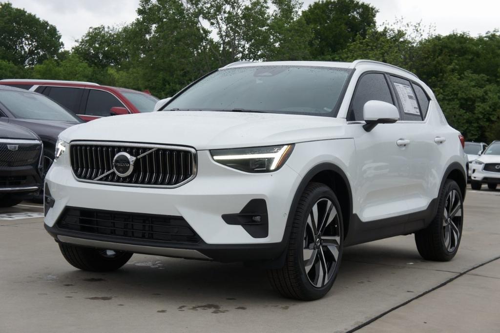 new 2024 Volvo XC40 car, priced at $47,178