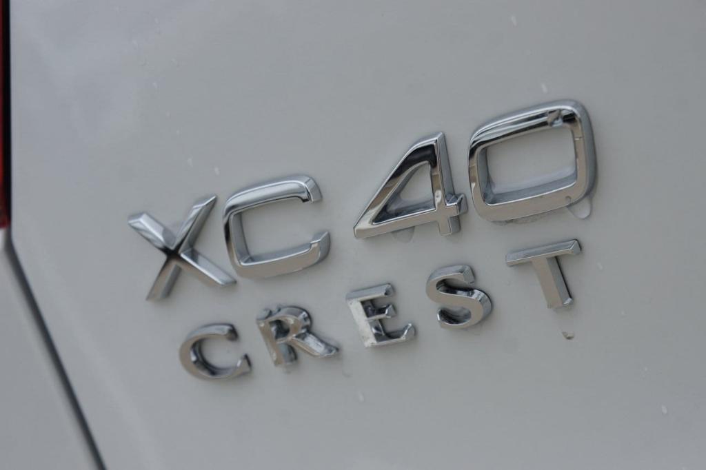 new 2024 Volvo XC40 car, priced at $47,178