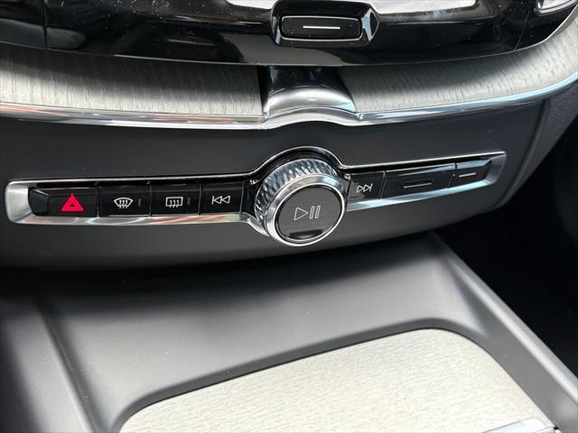 new 2025 Volvo XC60 car, priced at $54,595