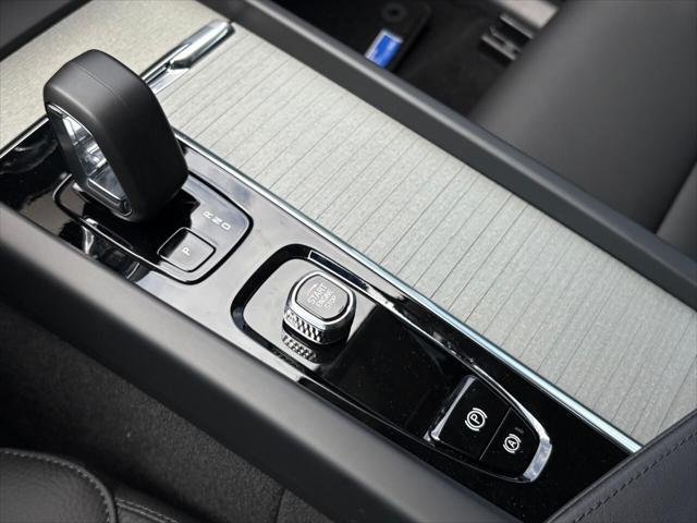 new 2025 Volvo XC60 car, priced at $54,595
