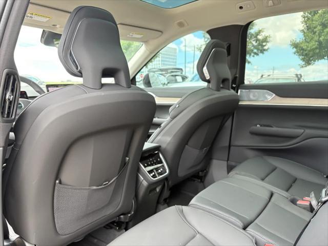 new 2025 Volvo EX90 car, priced at $92,001