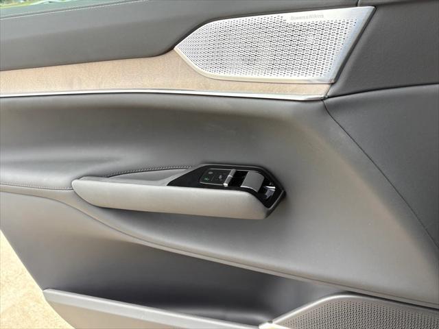 new 2025 Volvo EX90 car, priced at $92,001