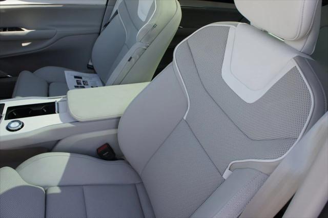 new 2025 Volvo EX90 car, priced at $91,705