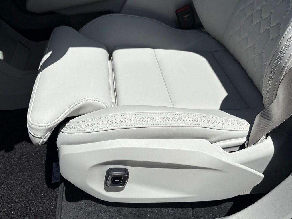new 2025 Volvo EX90 car, priced at $85,640