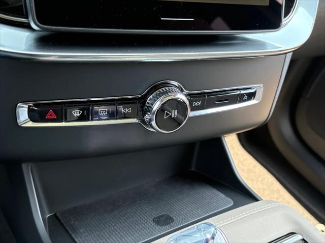new 2025 Volvo XC90 Plug-In Hybrid car, priced at $77,305