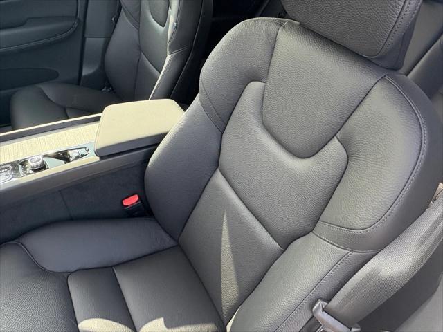 new 2025 Volvo XC60 car, priced at $54,560