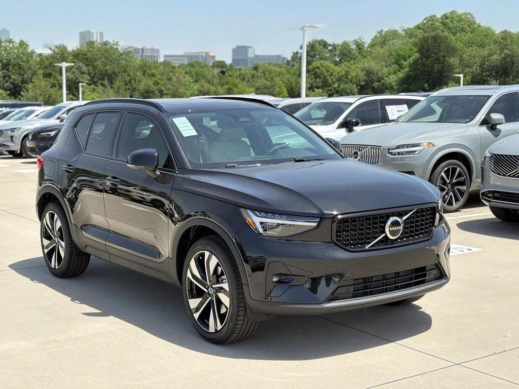 new 2025 Volvo XC40 car, priced at $50,610