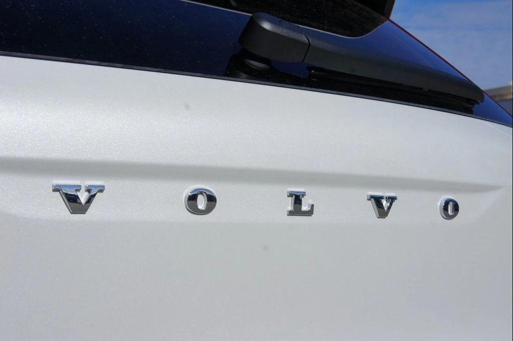 new 2025 Volvo XC40 car, priced at $45,465