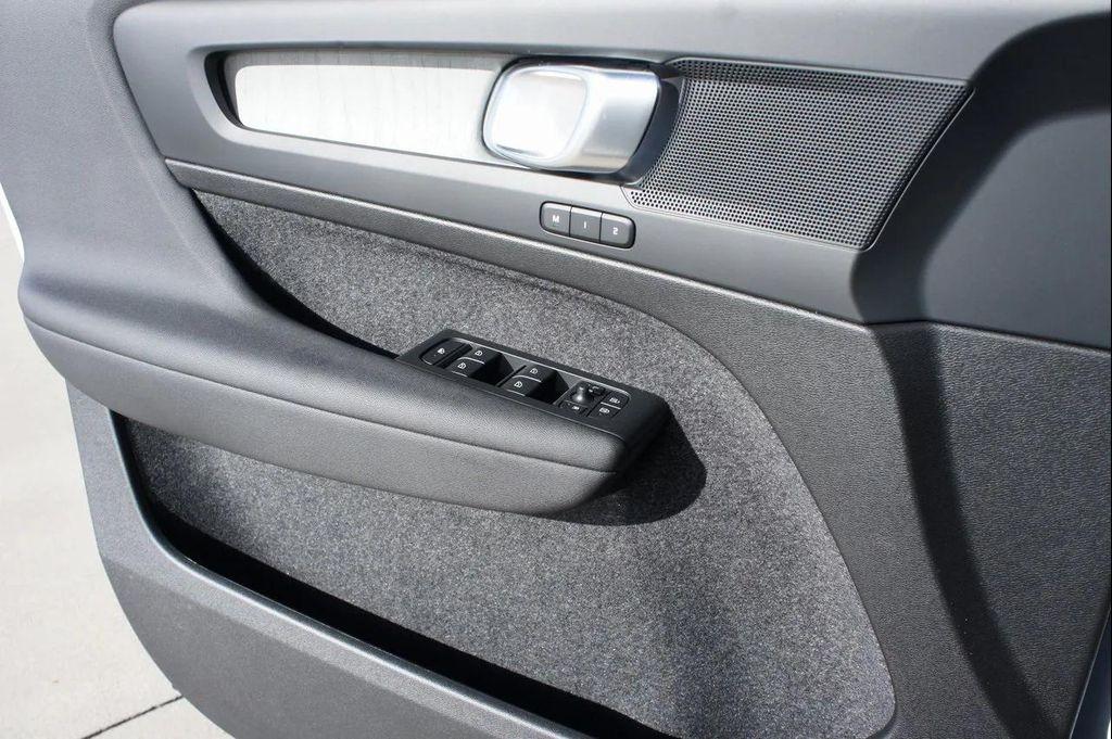 new 2025 Volvo XC40 car, priced at $45,465
